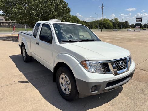 Used 2020 Nissan Frontier S image 5