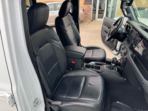 Used 2020 Jeep Wrangler Unlimited Sahara AWD/4WD image 18