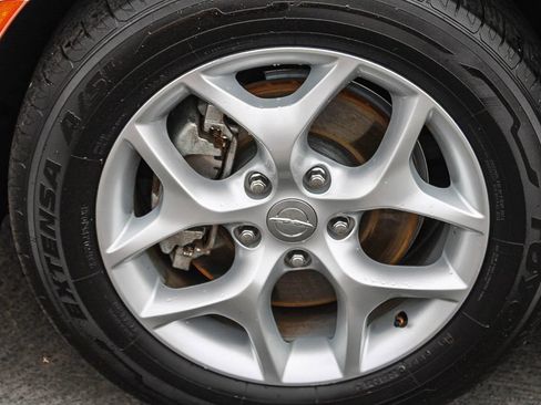 Used 2018 Chrysler Pacifica Touring-L w/ Tire & Wheel Group FWD image 10
