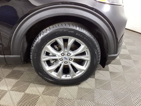 Used 2023 Ford Explorer XLT w/ Equipment Group 202A AWD/4WD image 7