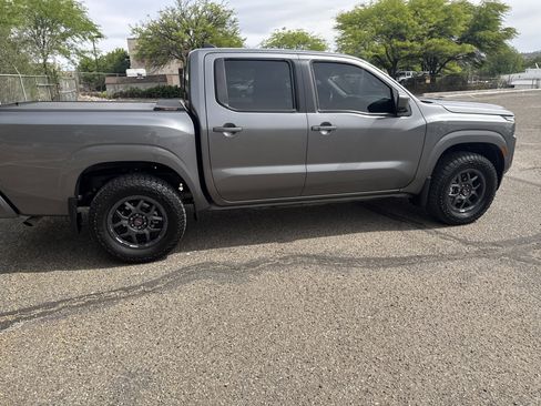 Used 2024 Nissan Frontier SV w/ SV Convenience Package AWD/4WD image 8