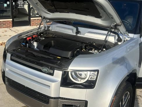 Used 2022 Land Rover Defender 90 X-Dynamic S image 36