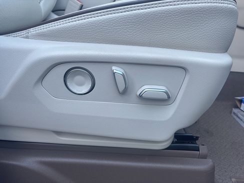 Used 2024 GMC Yukon Denali image 32