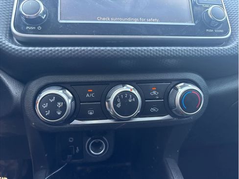 Used 2021 Nissan Kicks S image 18