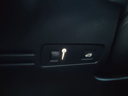 Used 2022 Volvo XC40 T5 R-Design w/ Advanced Package image 12