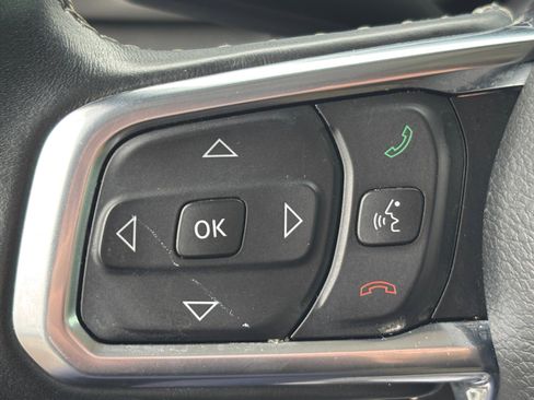 Used 2018 Jeep Wrangler Unlimited Sahara image 17