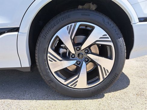 New 2025 Audi Q6 e-tron Premium image 31