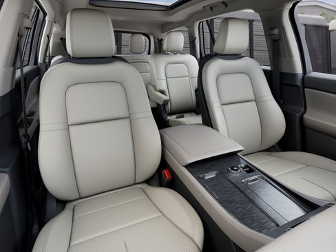 New 2027 Lincoln Aviator AWD image 10