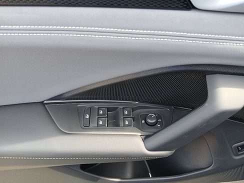 New 2026 Volkswagen Tiguan SE FWD image 10