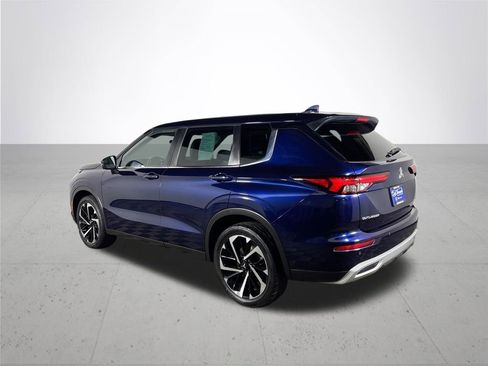 Used 2023 Mitsubishi Outlander SE image 8