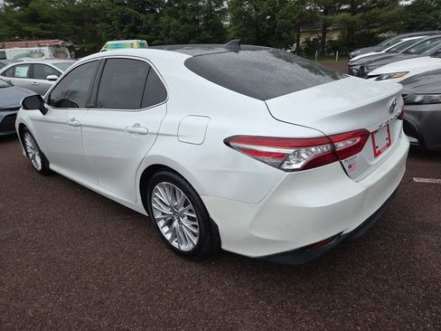 Certified 2019 Toyota Camry XLE w/ Navigation Package FWD image 3