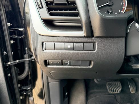 Used 2023 Nissan Rogue SV AWD/4WD image 17