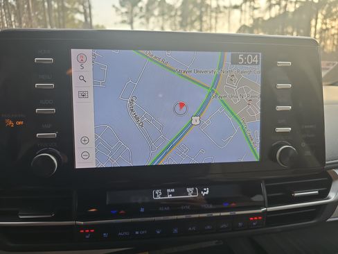 Certified 2021 Toyota Sienna Limited image 23