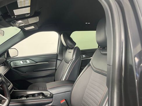 Used 2025 Ford Explorer ST-Line w/ ST-Line Street Pack image 22