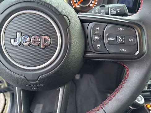 Used 2025 Jeep Wrangler Unlimited Rubicon image 28