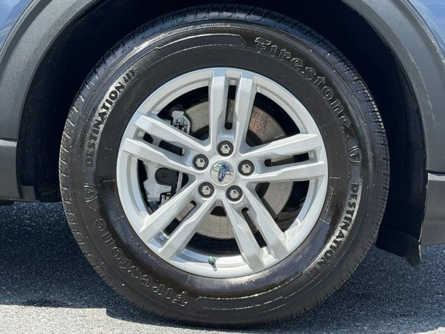 Used 2021 Ford Explorer XLT w/ Equipment Group 202A AWD/4WD image 17