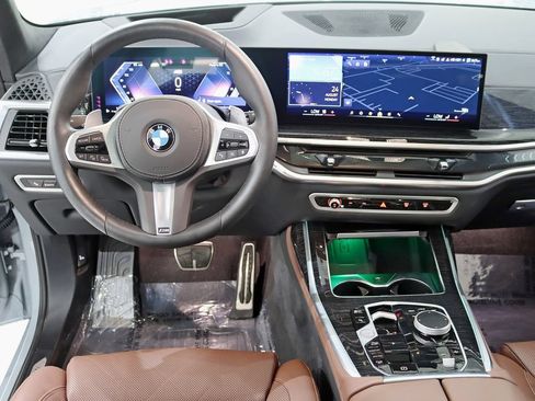 Used 2026 BMW X7 xDrive40i w/ M Sport Package AWD/4WD image 15
