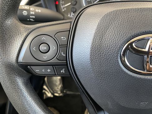 Used 2022 Toyota Corolla LE image 6