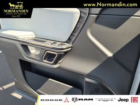 Used 2022 Rivian R1T Adventure AWD/4WD image 16
