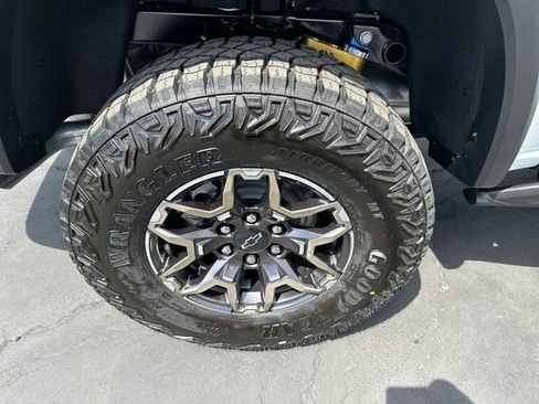 New 2026 Chevrolet Colorado ZR2 w/ Technology Package AWD/4WD image 10