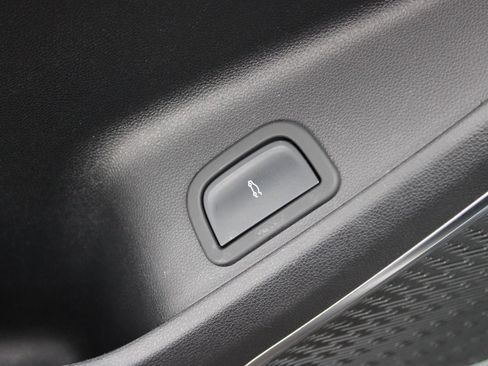 Used 2025 Buick Enclave Preferred image 13