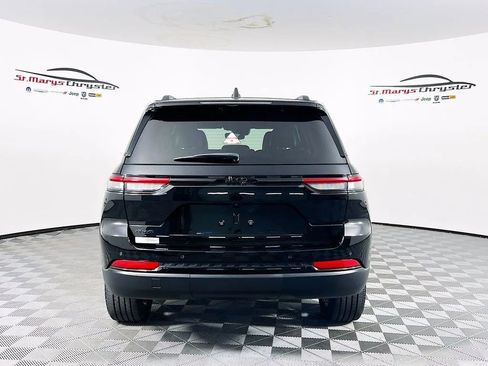Used 2023 Jeep Grand Cherokee Altitude AWD/4WD image 7