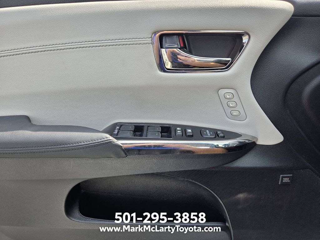 Used 2016 Toyota Avalon Limited FWD image 28