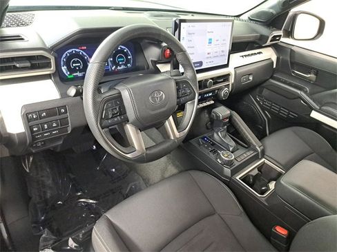 Used 2024 Toyota Tacoma TRD Off-Road image 18