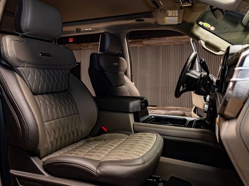 Used 2026 Ford F450 Platinum w/ Platinum Plus Package image 28