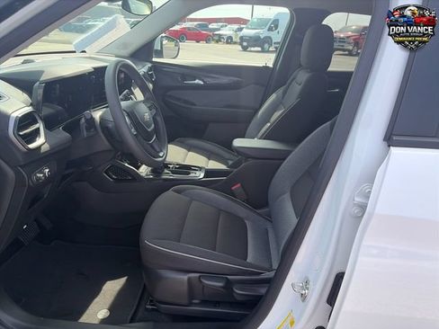 Used 2025 Chevrolet TrailBlazer LT AWD/4WD image 9
