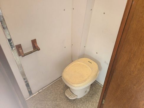 Used 1999 Ford E-450 and Econoline 450 image 33