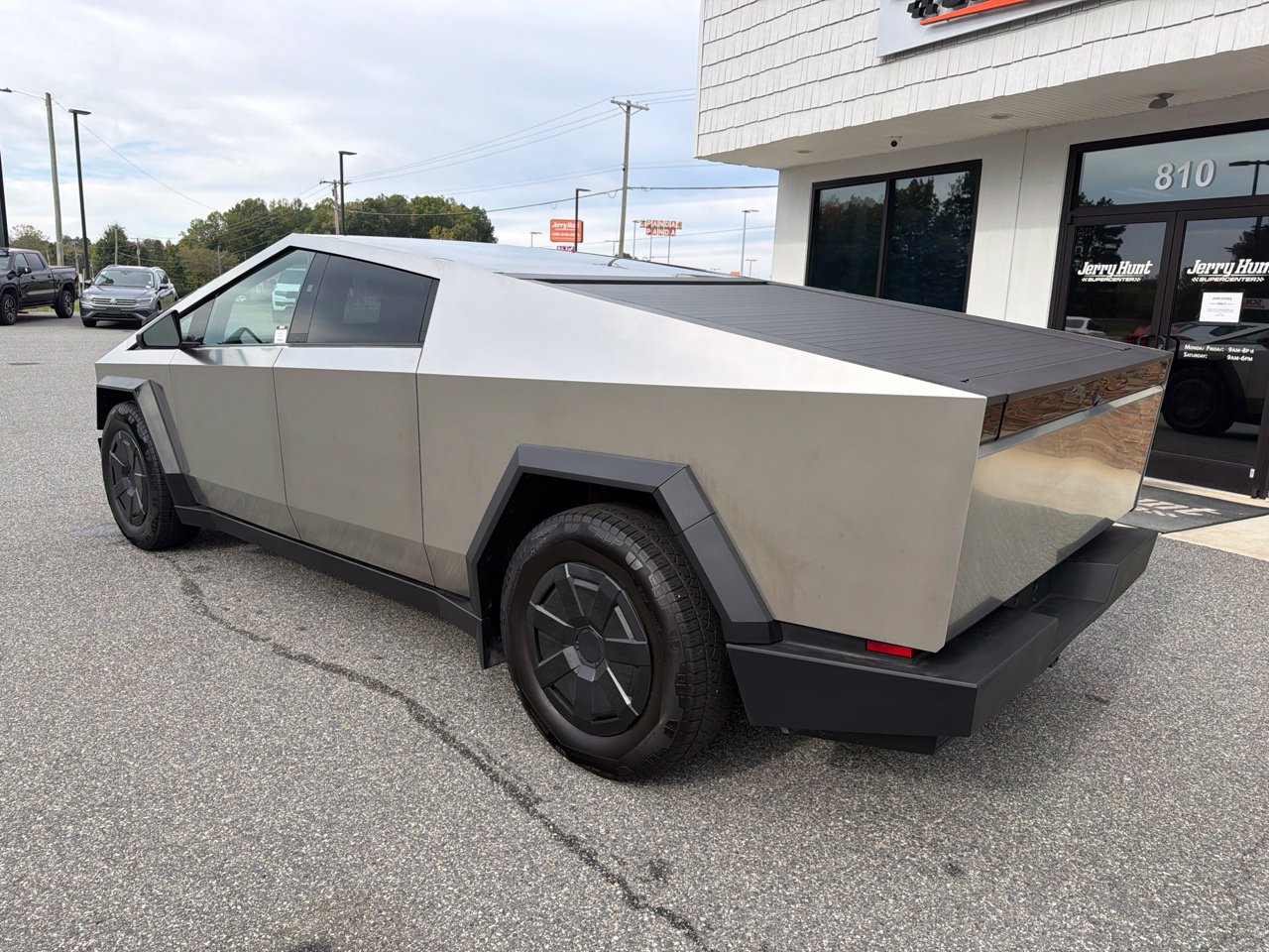Used 2024 Tesla Cybertruck AWD Crew Cab image 5