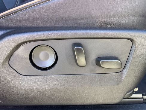 Used 2024 Chevrolet Suburban Premier image 27