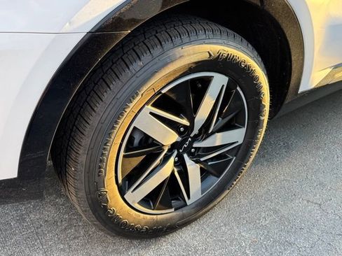 Certified 2023 Kia Sorento S w/ Panoramic Sunroof Package image 7