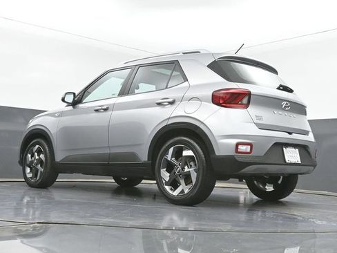Used 2025 Hyundai Venue SEL FWD image 44