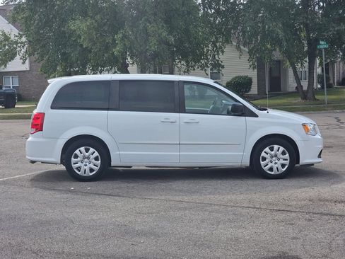 Used 2016 Dodge Grand Caravan SE w/ Quick Order Package 29E SE FWD image 9