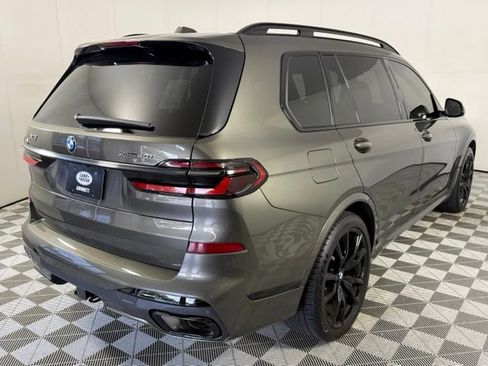 Used 2025 BMW X7 xDrive40i w/ M Sport Package AWD/4WD image 8