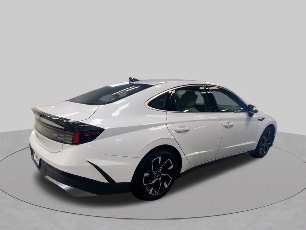 Used 2025 Hyundai Sonata SEL FWD image 11