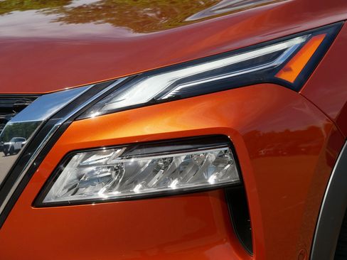 Certified 2023 Nissan Rogue Platinum w/ Platinum Premium Package AWD/4WD image 16