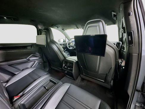 Used 2024 Porsche Cayenne Turbo GT image 30