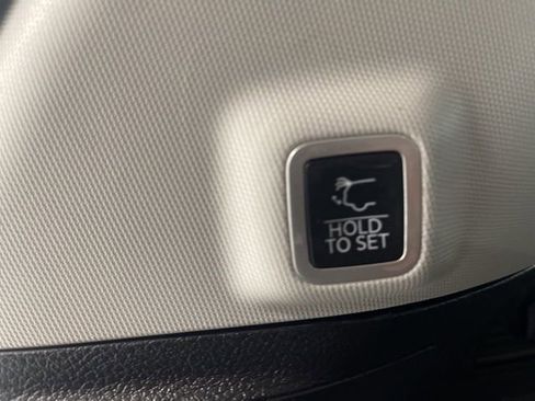 Used 2023 Jeep Grand Cherokee Limited image 13