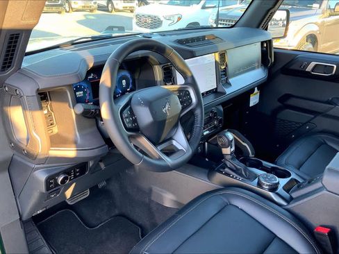 New 2025 Ford Bronco Badlands image 8