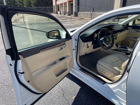 Used 2014 Lexus ES 350 w/ Luxury Package FWD image 14