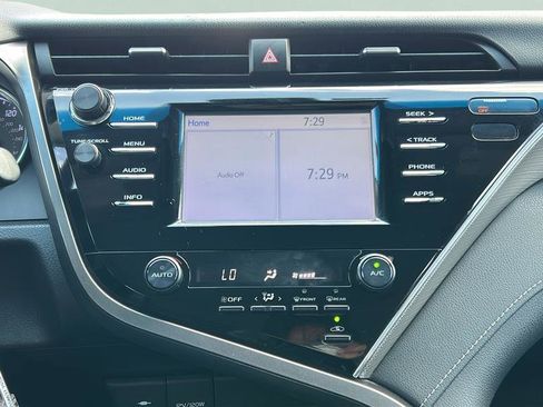 Used 2018 Toyota Camry SE w/ Moonroof Package image 25