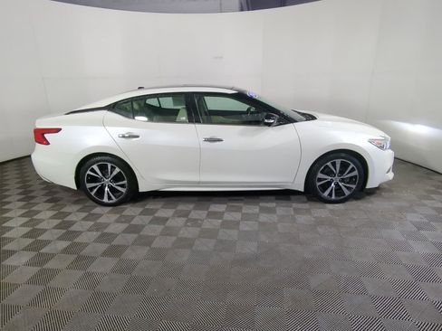 Used 2018 Nissan Maxima Platinum image 10