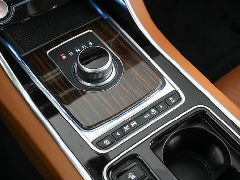 Used 2018 Jaguar XE Portfolio image 33