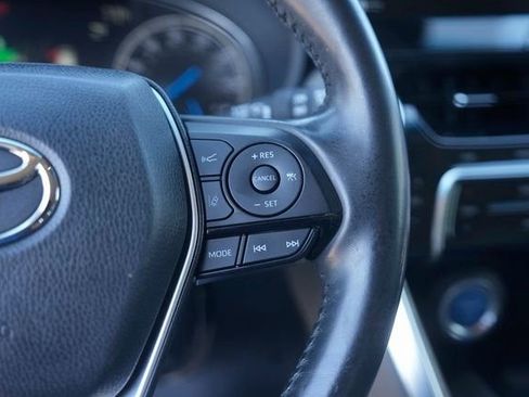 Used 2021 Toyota Venza Limited image 23