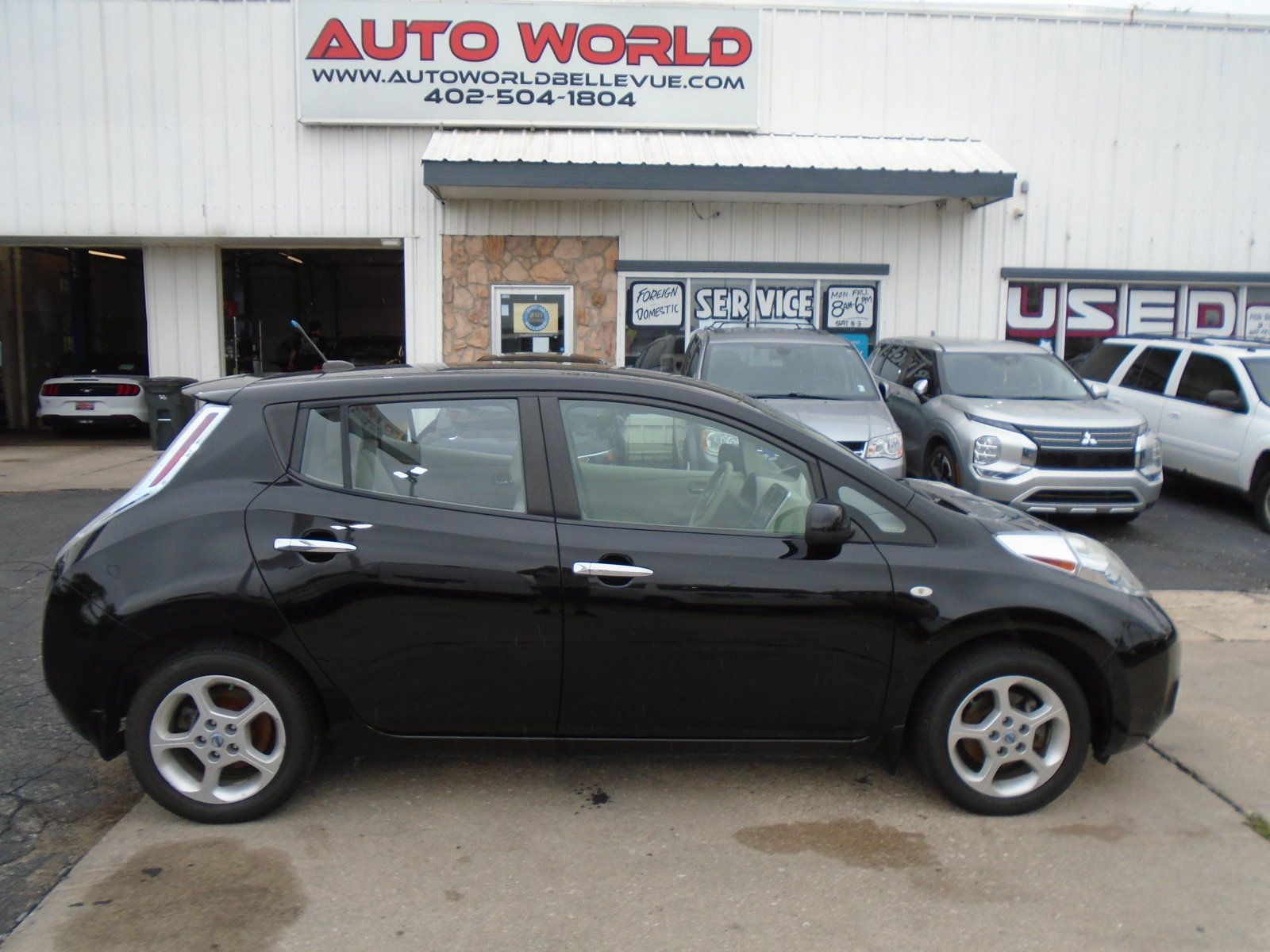 Used 2011 Nissan Leaf w/ Eco Design Pkg FWD image 1