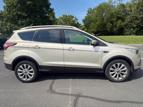 Used 2018 Ford Escape Titanium AWD/4WD image 8