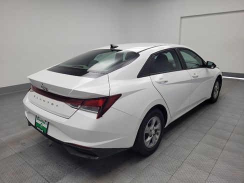 Used 2021 Hyundai Elantra SE image 9